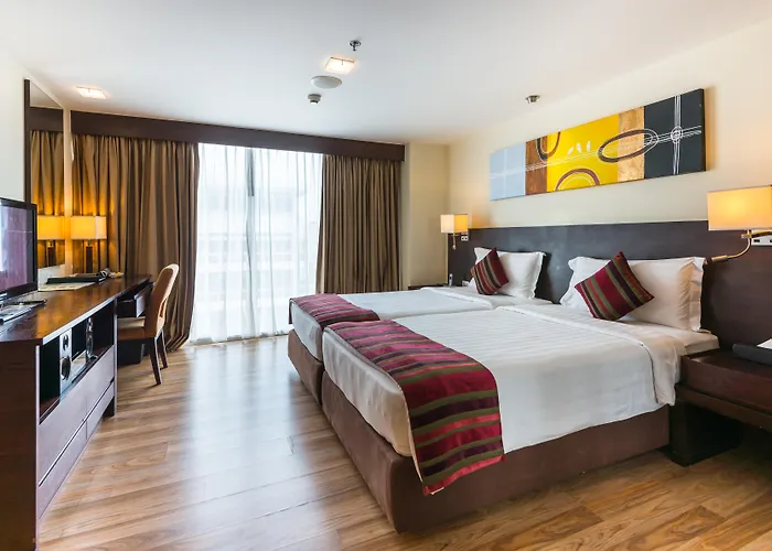Lohas Residences Sukhumvit 2 מלון