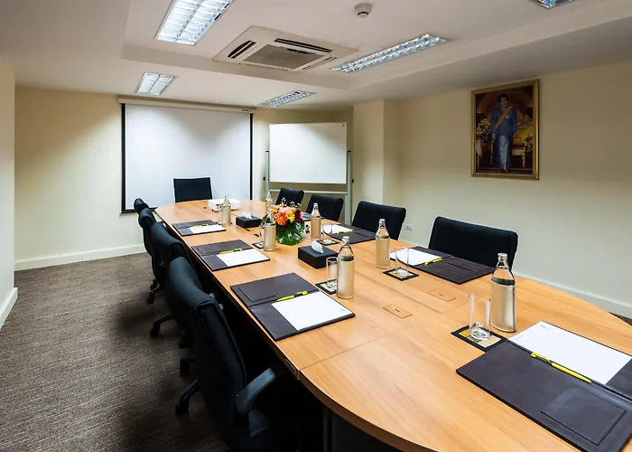 Lohas Residences Sukhumvit 2 מלון 4*