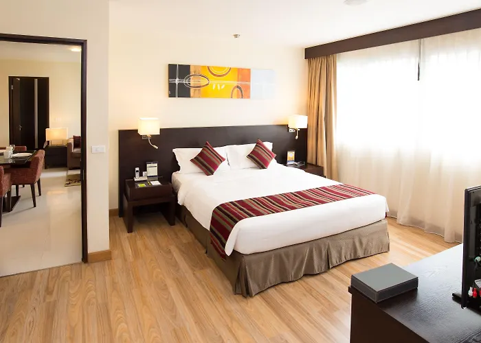 Lohas Residences Sukhumvit 2 מלון 4*