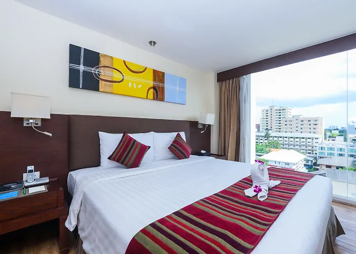 Lohas Residences Sukhumvit 2 מלון