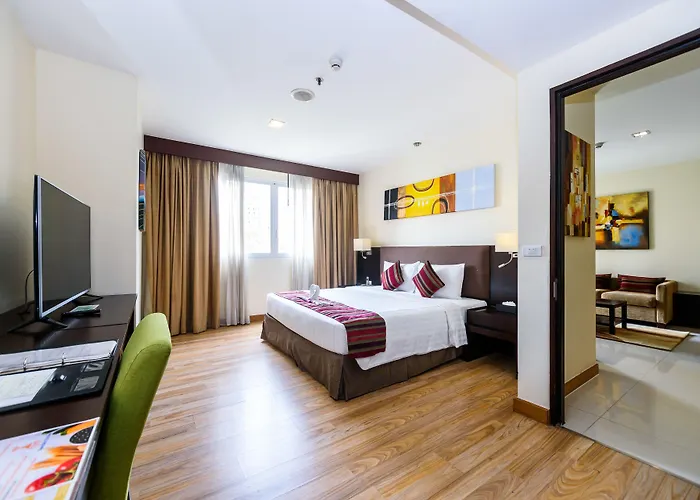 Lohas Residences Sukhumvit 2 מלון