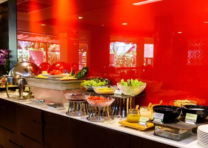 Lohas Residences Sukhumvit 2 מלון