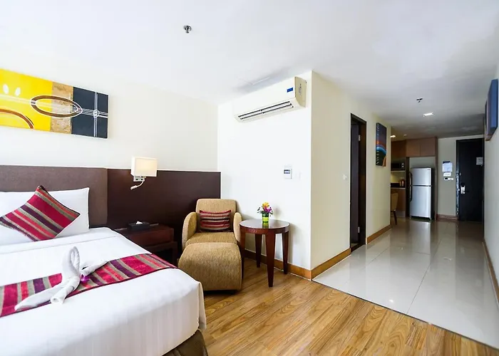 Lohas Residences Sukhumvit 2 מלון